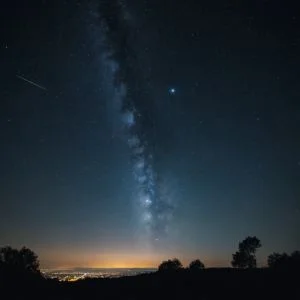 Hermoso cielo oscuro con cúmulos estelares